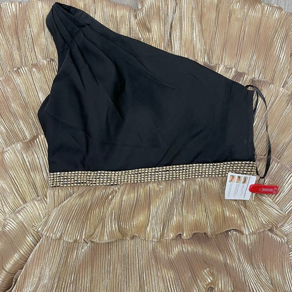 Mac Duggal Black and Gold One Shoulder Dress - Picture 4 of 5